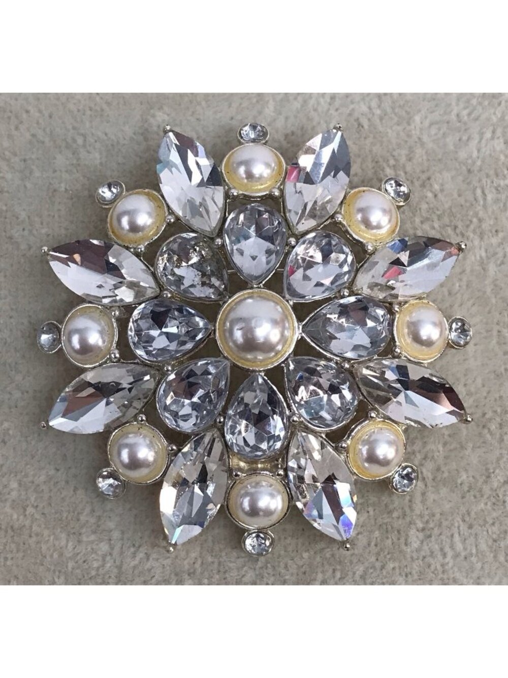 Avon 2012 Bijoude Collection White Faux Pearl Crystal Snowflake Brooch